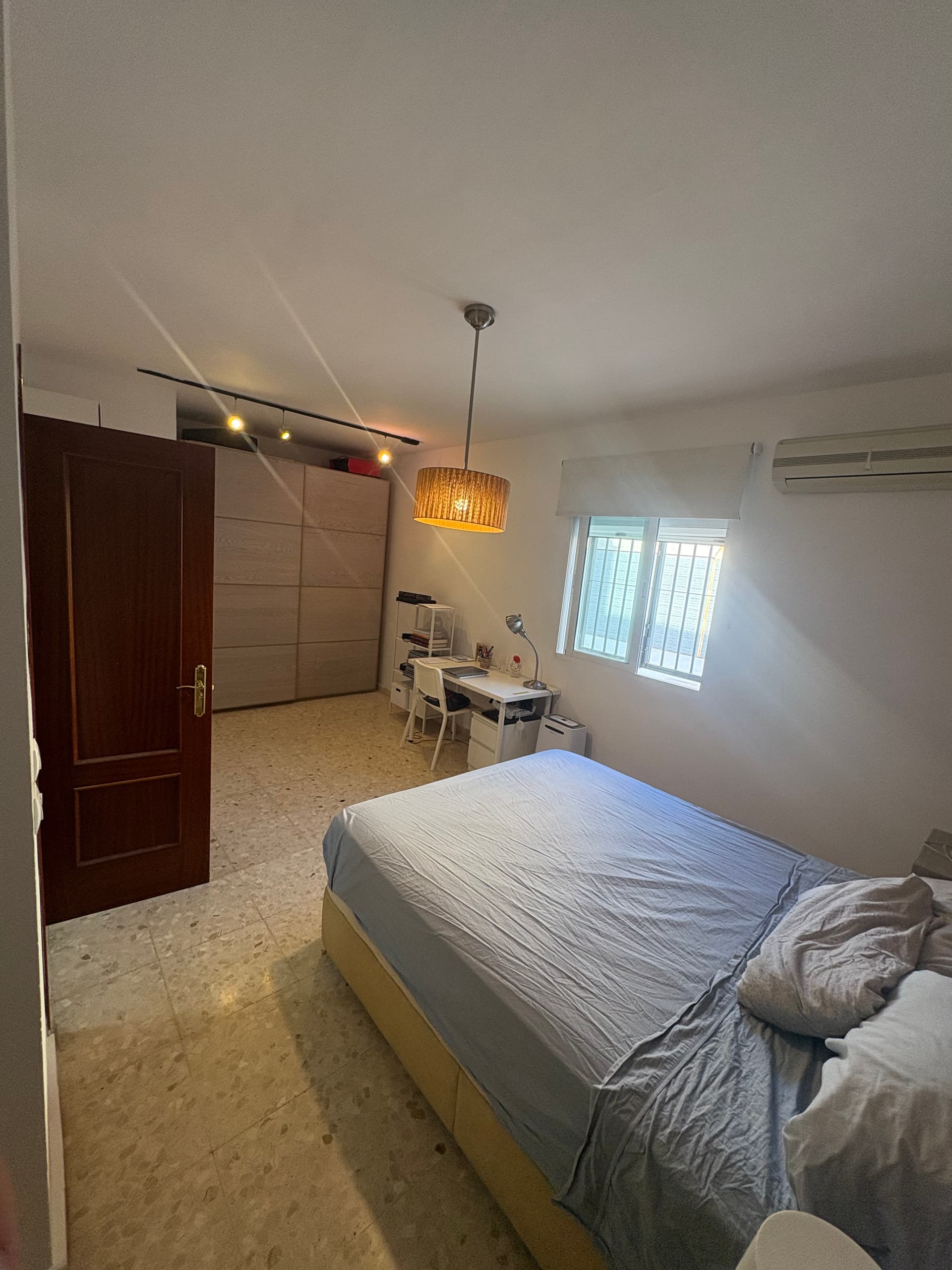 Habitación amplia con baño privado en pleno centro