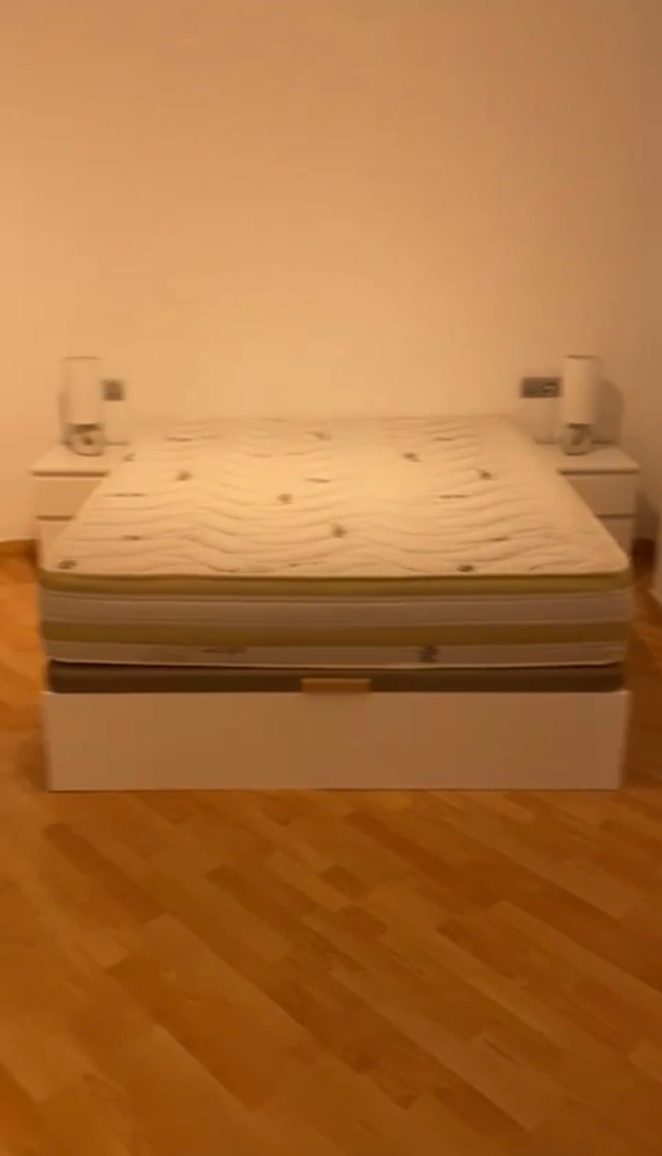 Habitación en BCN (zona Sagrada Familia)