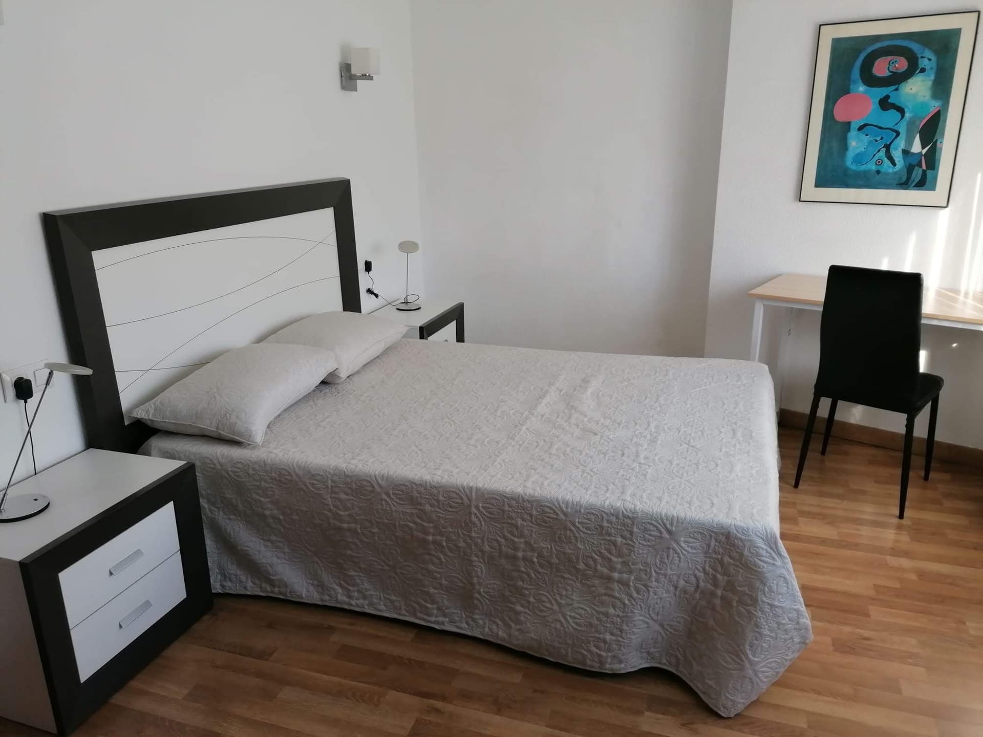 Habitación doble muy luminosa
